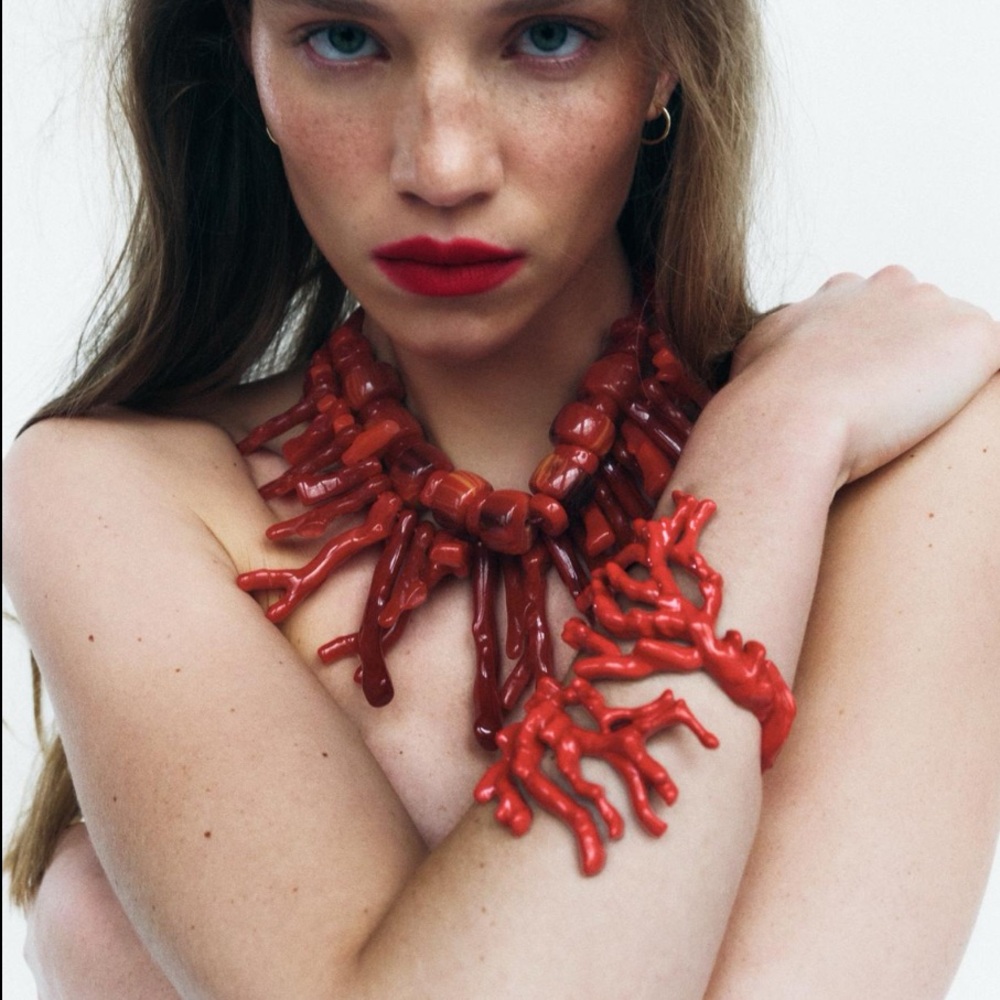 New Zara Red Coral-Inspired Bracelet - Picture 3 of 6